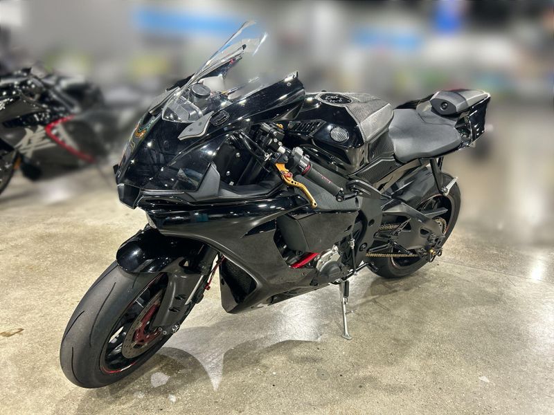 Used 2015 Yamaha YZF-R1 Image 17