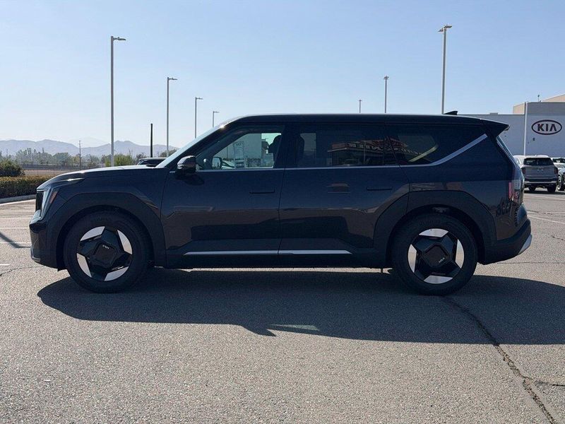 New 2026 Kia EV9 Light Long RangeImage 4