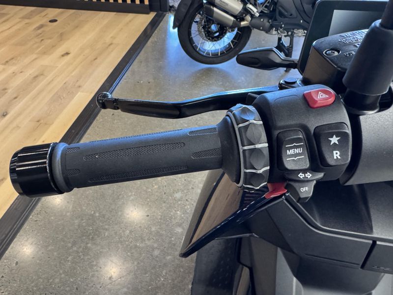 2024 BMW CE 04 - IMPERIAL BLUE METALLIC 