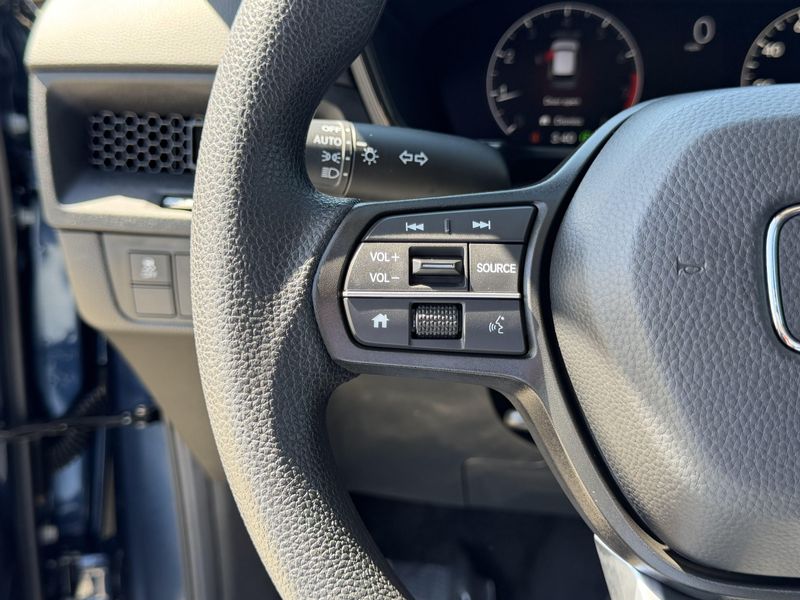 Used 2025 Honda CR-V LXImage 24