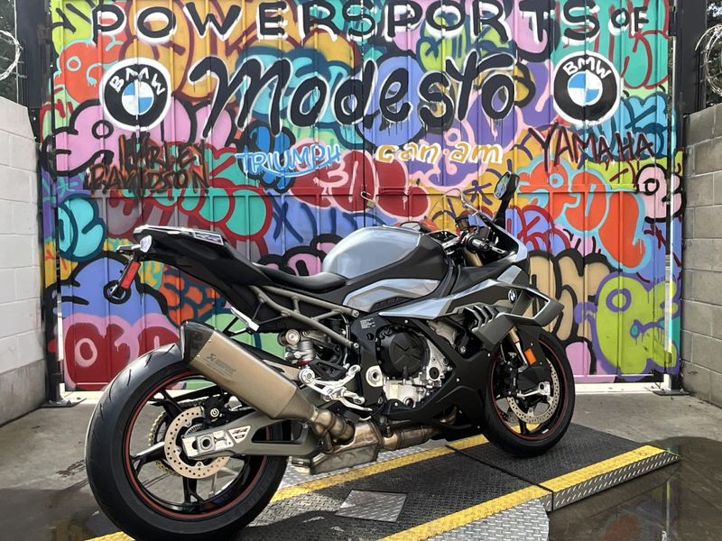2025 BMW S 1000 RR Image 2