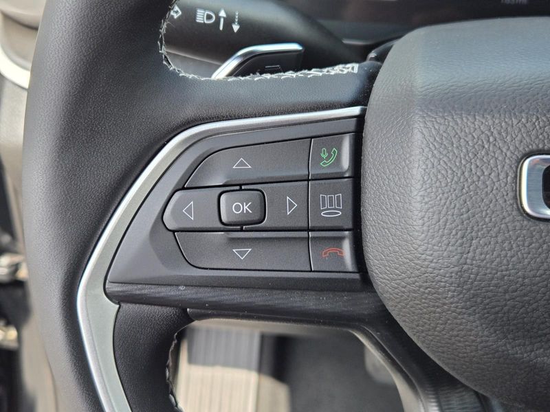2025 Jeep Grand Cherokee Altitude photo 15