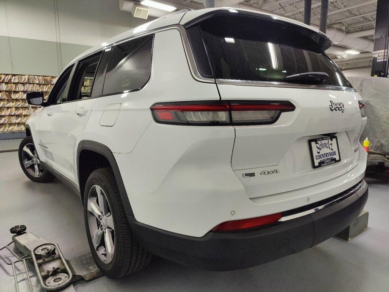 2021 Jeep Grand Cherokee L Limited V6 4x4 w/NavImage 12