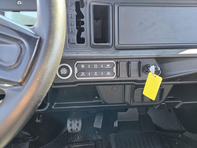 NEW 2026 CAN-AM DEFENDER MAX X MR HD11 WITH HALF DOORS Image 22