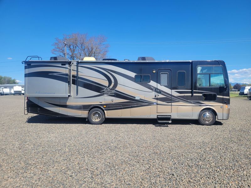 Used 2012 THOR M-32A  FORD Image 2