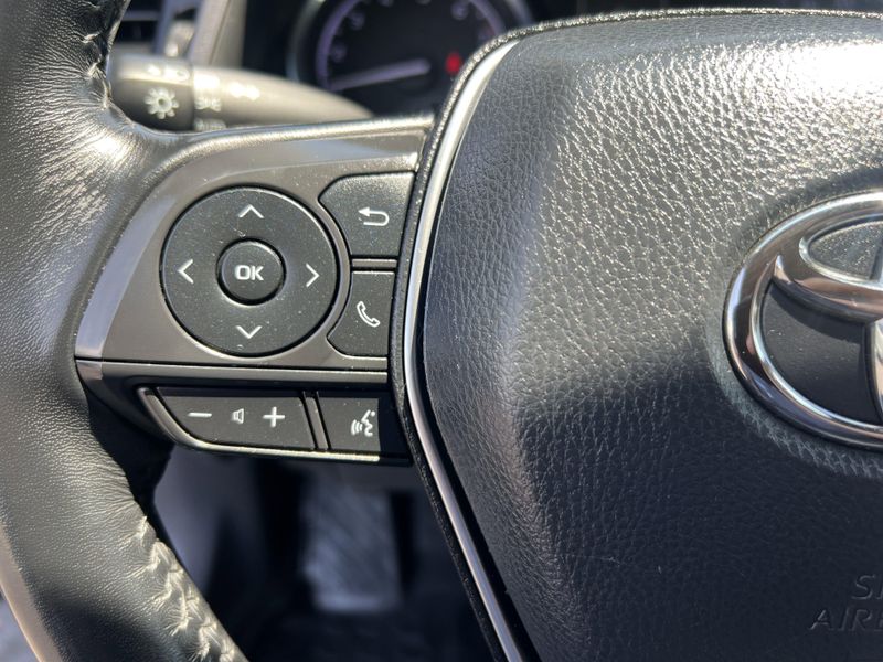 Used 2019 Toyota Camry SEImage 11