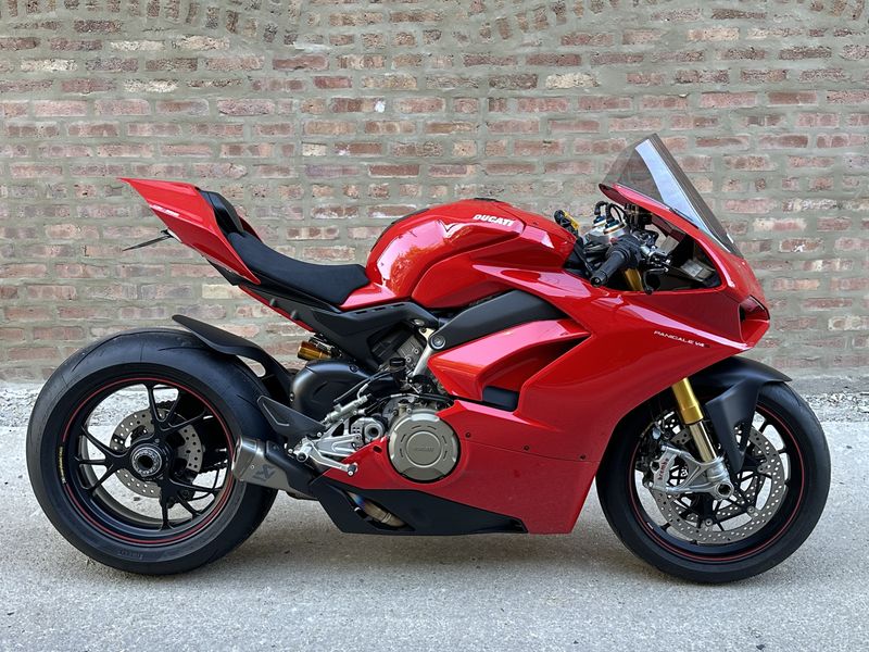 2018 Ducati Panigale V4 S  Image 1