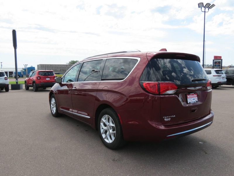 2020 Chrysler Pacifica Touring Plus photo 4