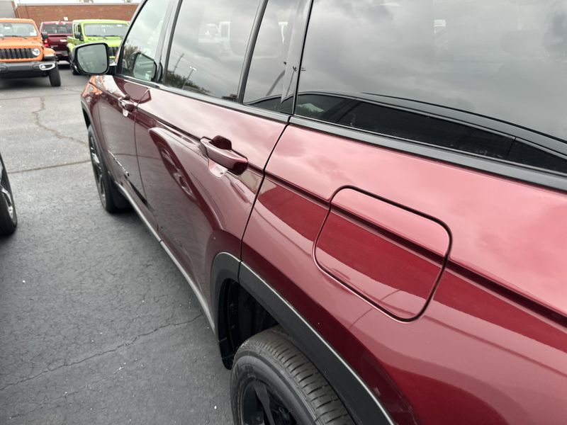 New 2025 Jeep Grand Cherokee L Altitude X 4x4Image 9