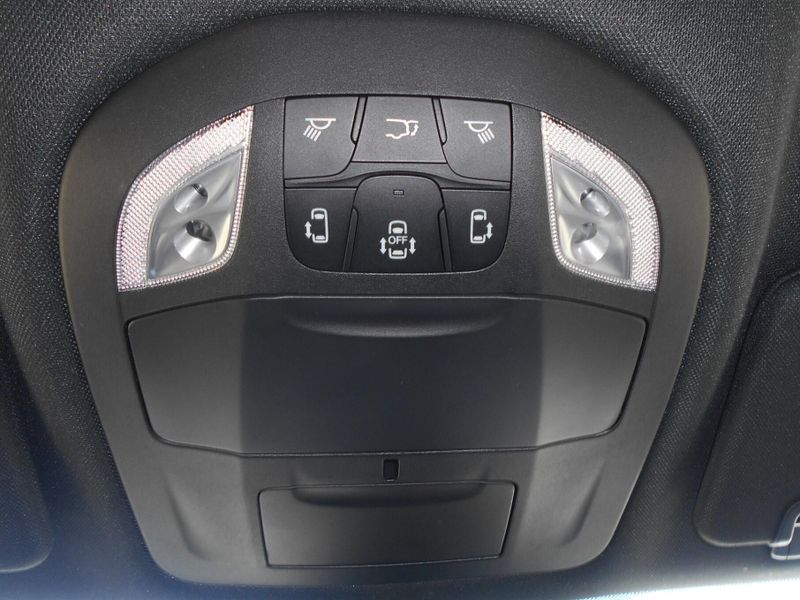 2025 Chrysler Pacifica SelectImage 16