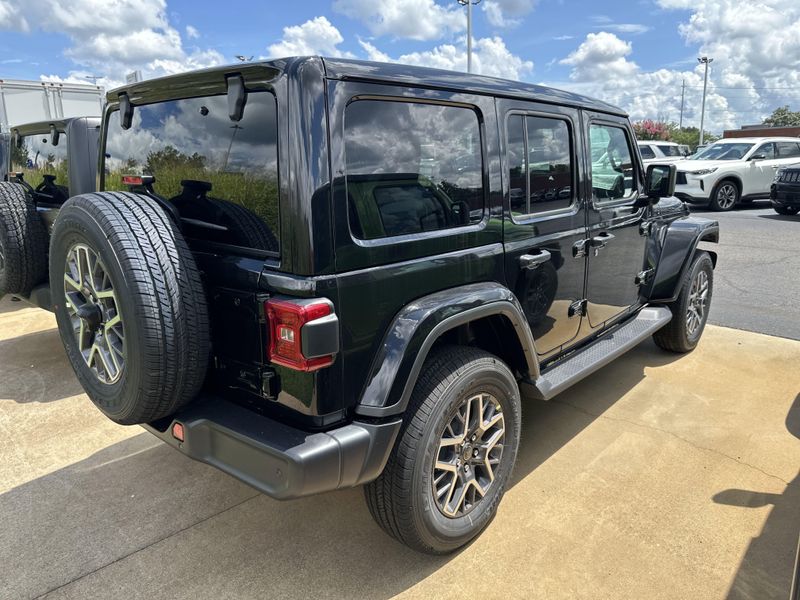 New 2025 Jeep Wrangler 4-door SaharaImage 7