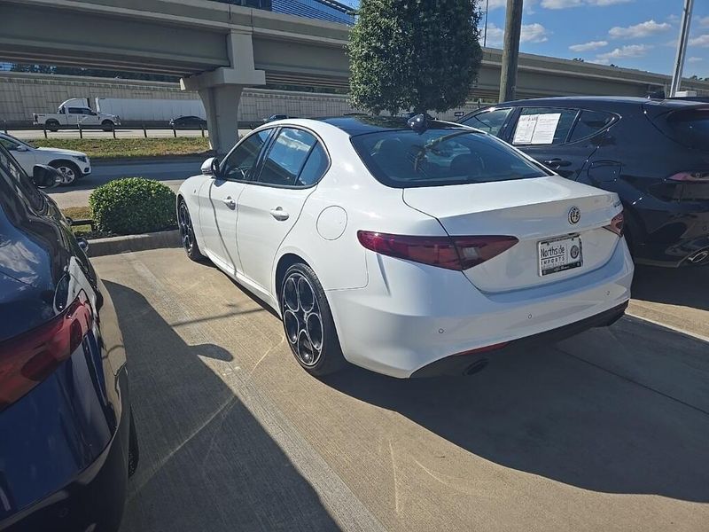 2022 Alfa Romeo Giulia Ti photo 3