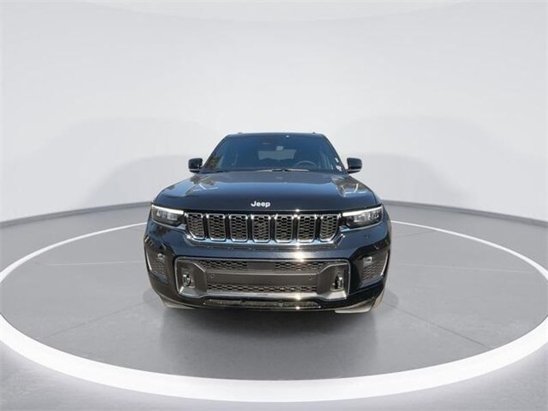 2024 Jeep Grand Cherokee Overland photo 3