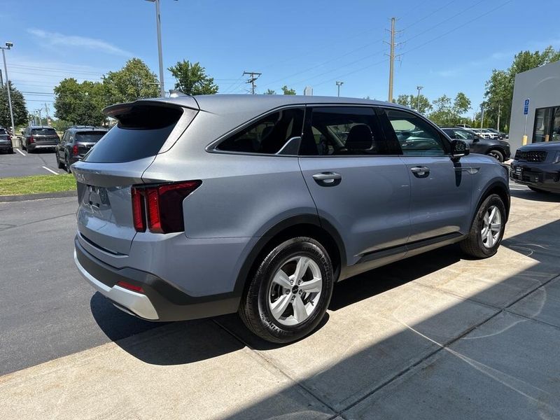 2025 Kia Sorento LXImage 5