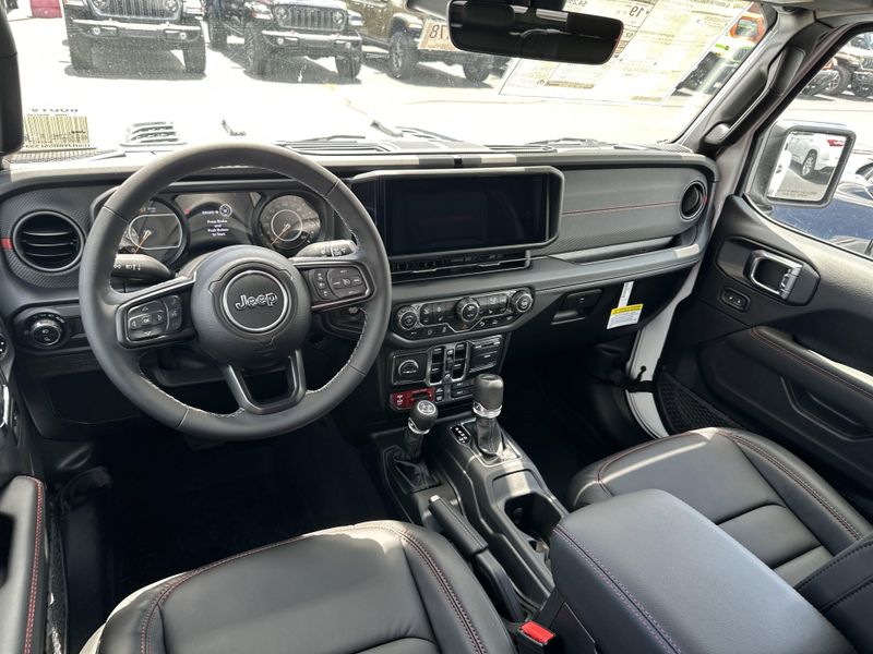 New 2025 Jeep Gladiator Rubicon X 4x4Image 18