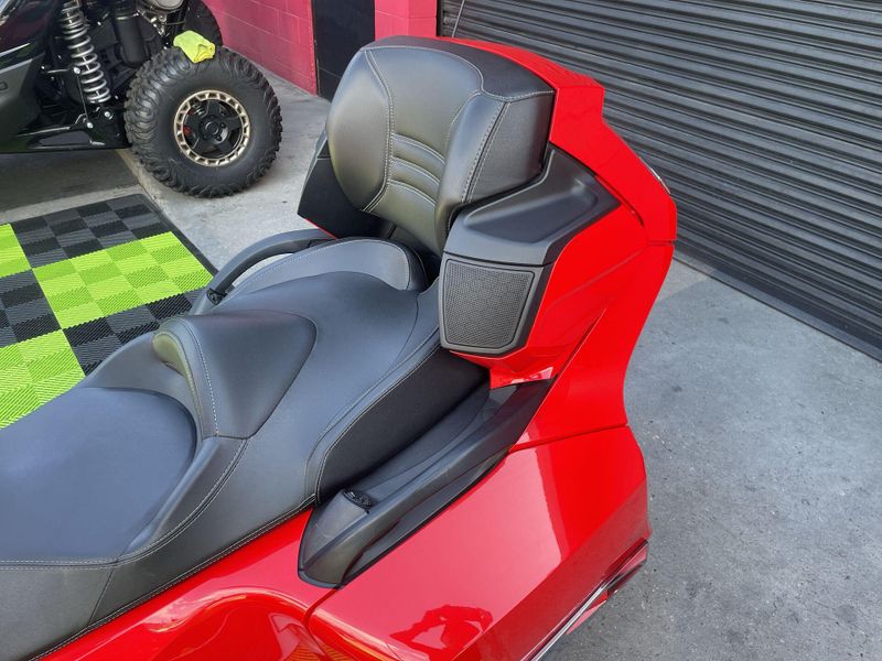Used 2012 Can-Am RD SPYDER RT-S 991 Image 17