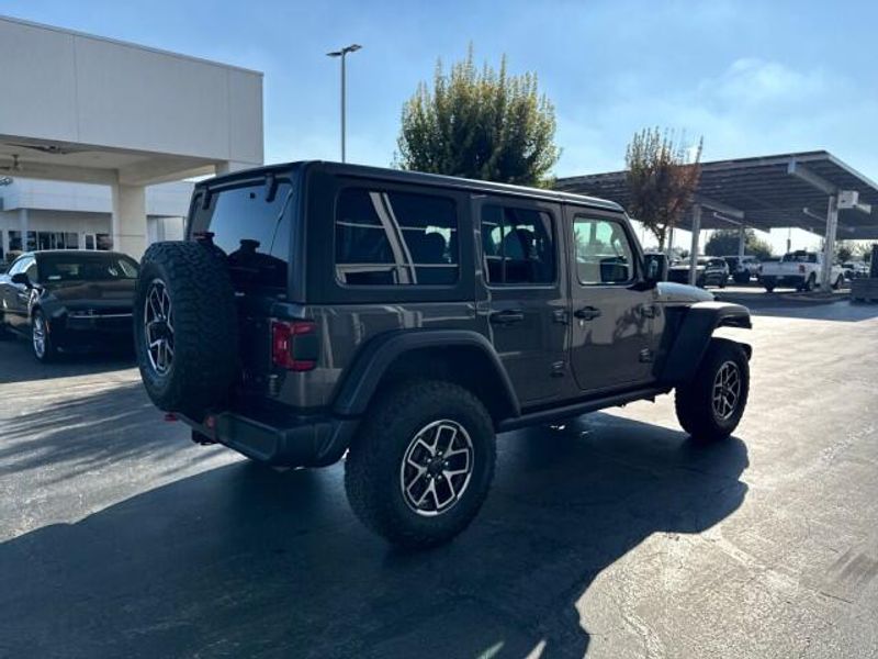 2024 Jeep Wrangler Rubicon photo 7