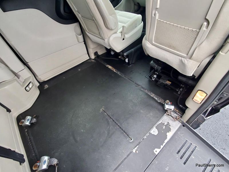 Used 2015 Dodge Grand Caravan SE