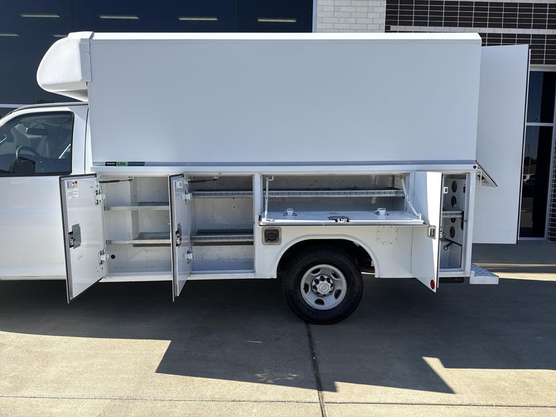 Used 2017 Chevrolet Express Cutaway Image 28