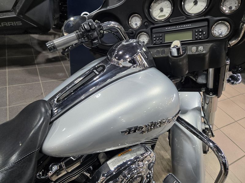 USED 2010 HARLEY STREET GLIDE Image 8