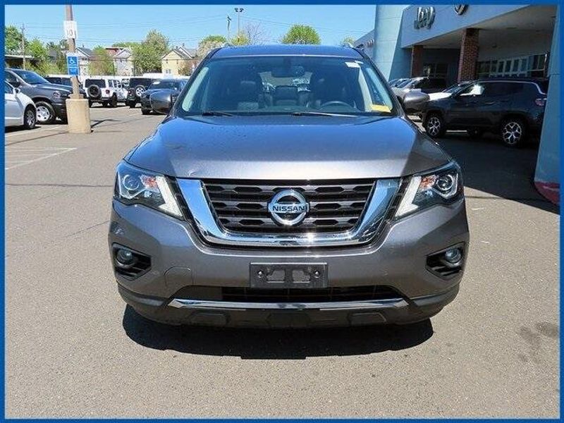 2017 Nissan Pathfinder PlatinumImage 3