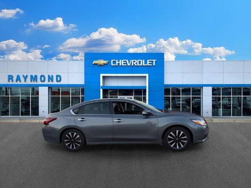 Used 2018 Nissan Altima 2.5 SVImage 2