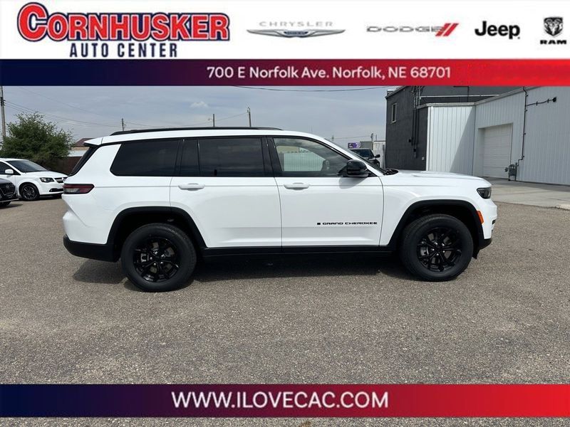 2024 Jeep Grand Cherokee L Altitude X 4x4Image 1