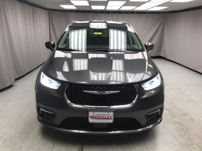 Used 2023 Chrysler Pacifica Touring LImage 23