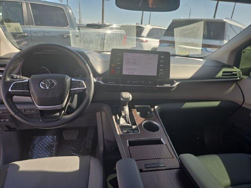 Used 2023 Toyota Sienna XLEImage 12