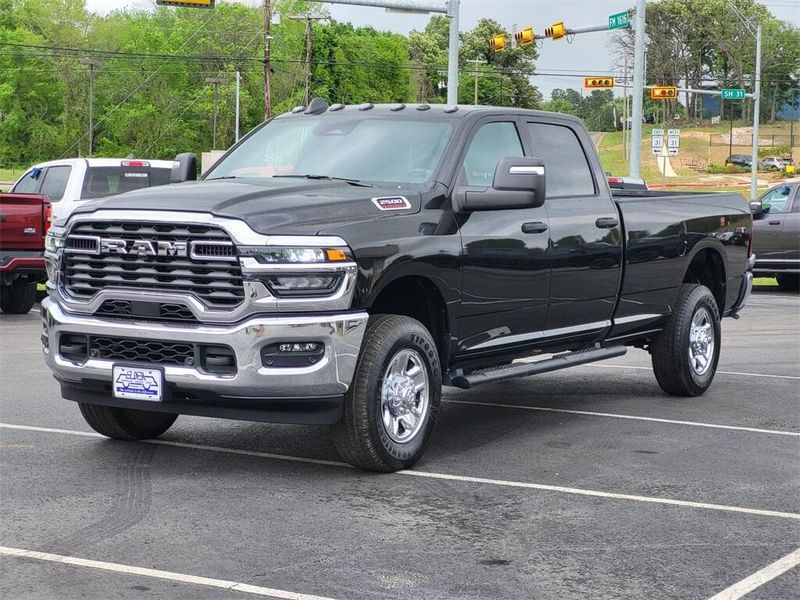 2025 RAM 2500 Tradesman Crew Cab 4x4 8