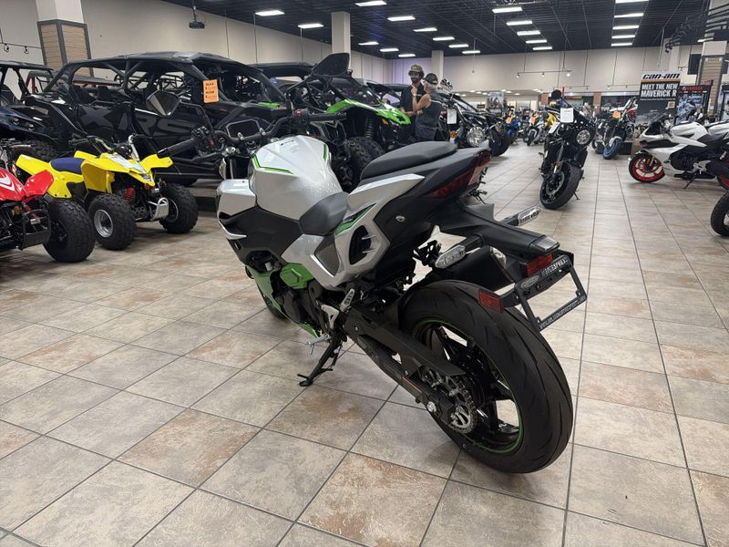 New 2024 Kawasaki Z7 HYBRID ABS Image 15