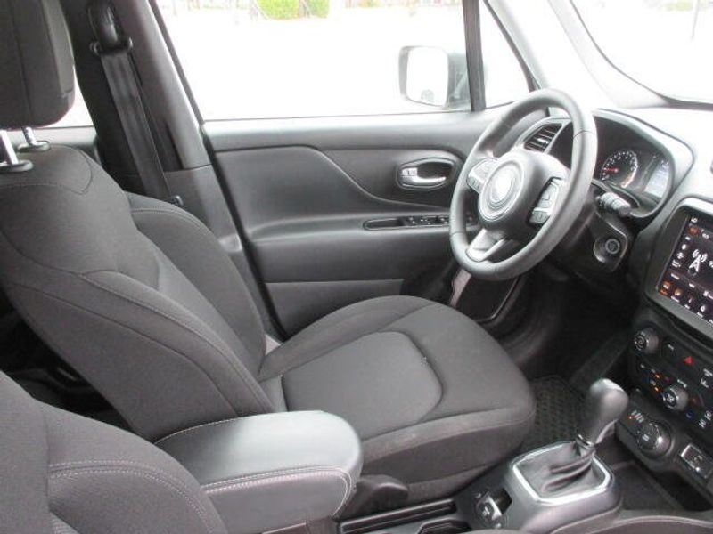 Used 2023 Jeep Renegade LatitudeImage 25