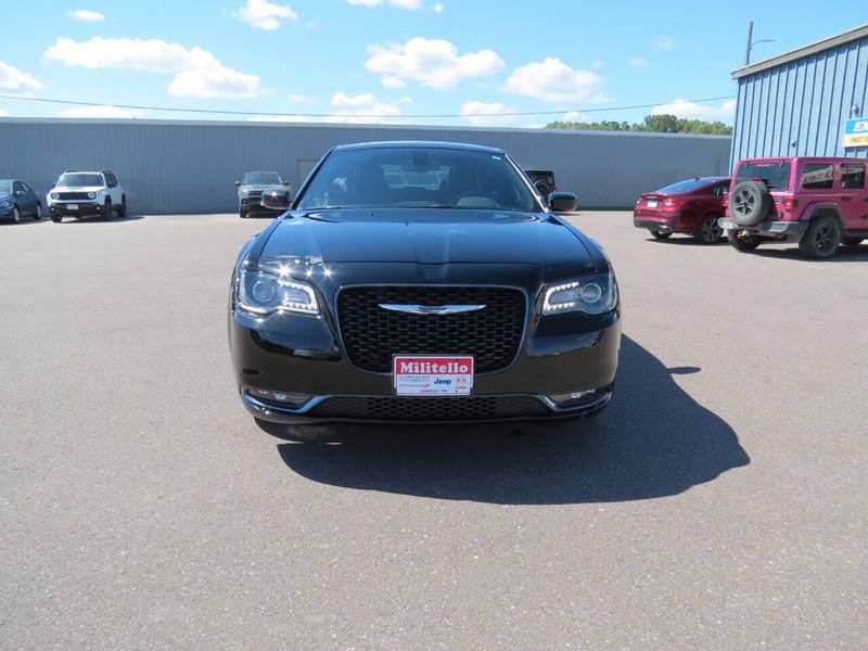 Used 2018 Chrysler 300 S AWD 4dr SedanImage 3