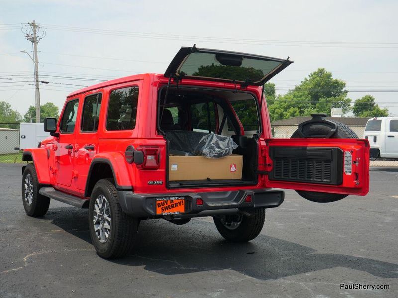 New 2025 Jeep Wrangler 4-door SaharaImage 9