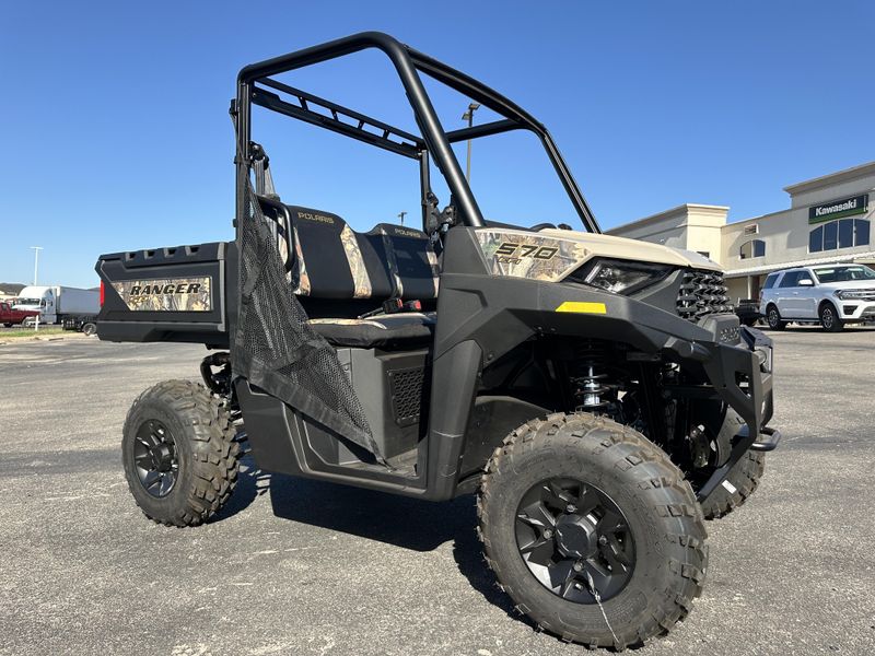 2025 POLARIS RANGER CREW SP 570 PREMIUM SAND DUNE in a SAND DUNE exterior color. Family PowerSports (877) 886-1997 familypowersports.com 