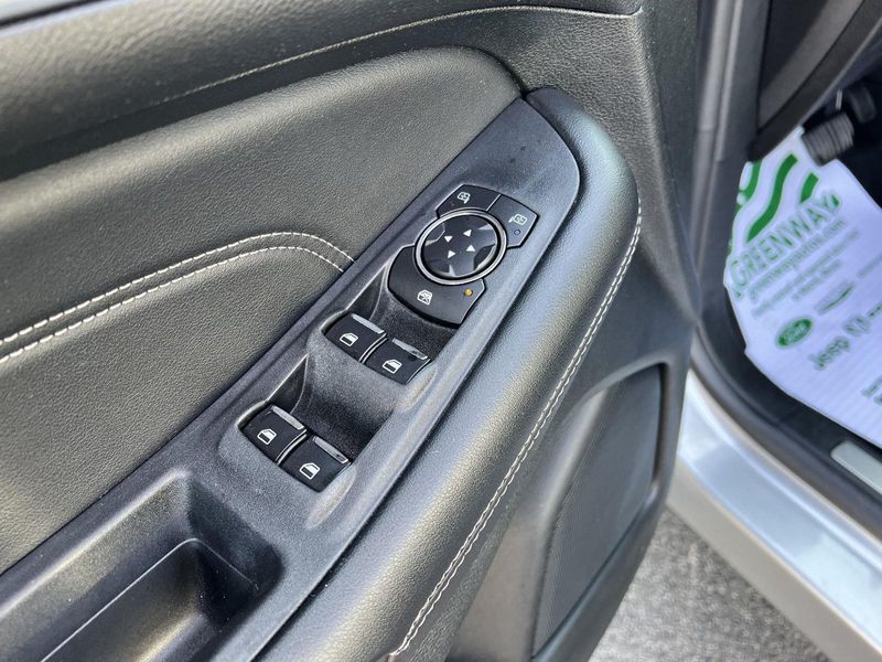 2022 Ford Edge Titanium photo 13