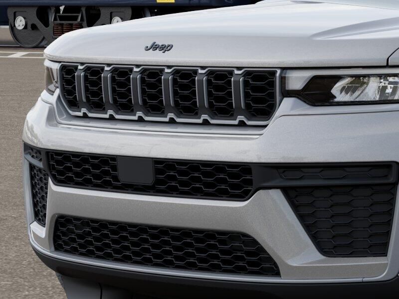 New 2026 Jeep Grand Cherokee Laredo Altitude 4x4