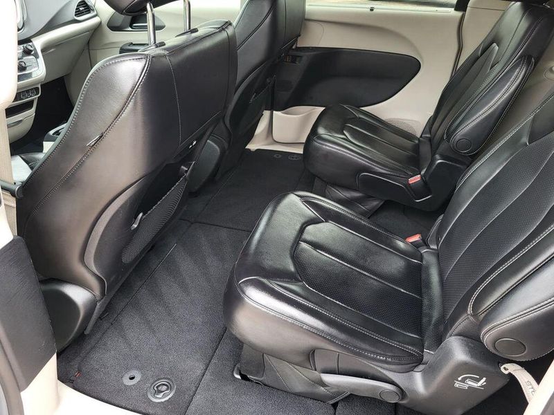2023 Chrysler Pacifica Touring LImage 29