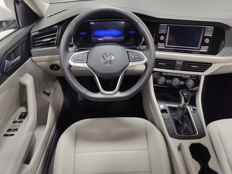 Used 2024 Volkswagen Jetta SE w/SunroofImage 16