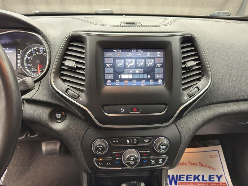 Used 2019 Jeep Cherokee AltitudeImage 12