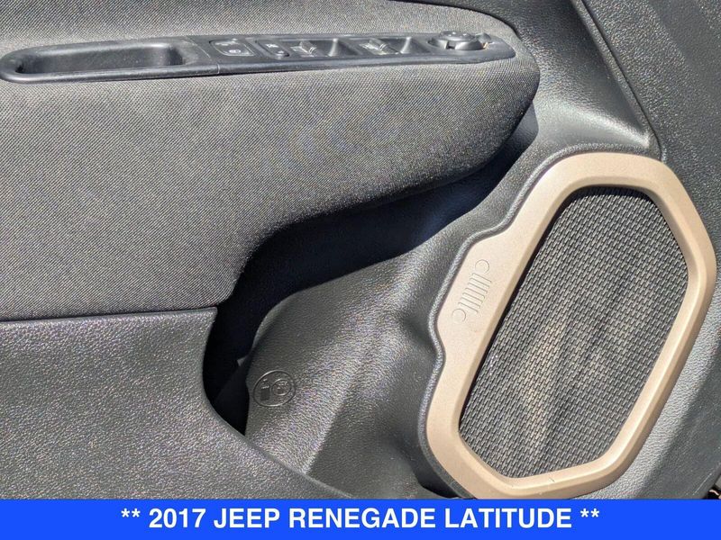2017 Jeep Renegade Latitude North Edition photo 9