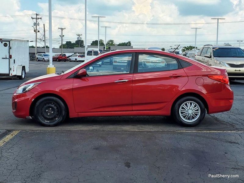 2013 Hyundai Accent GLSImage 6