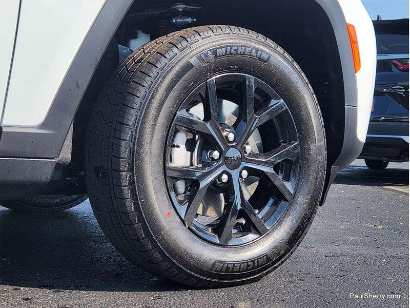 New 2026 Jeep Grand Cherokee L Laredo Altitude 4x4