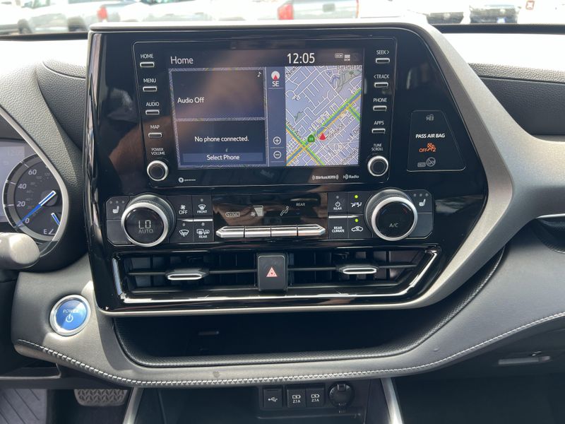 Used 2020 Toyota Highlander Hybrid XLEImage 17