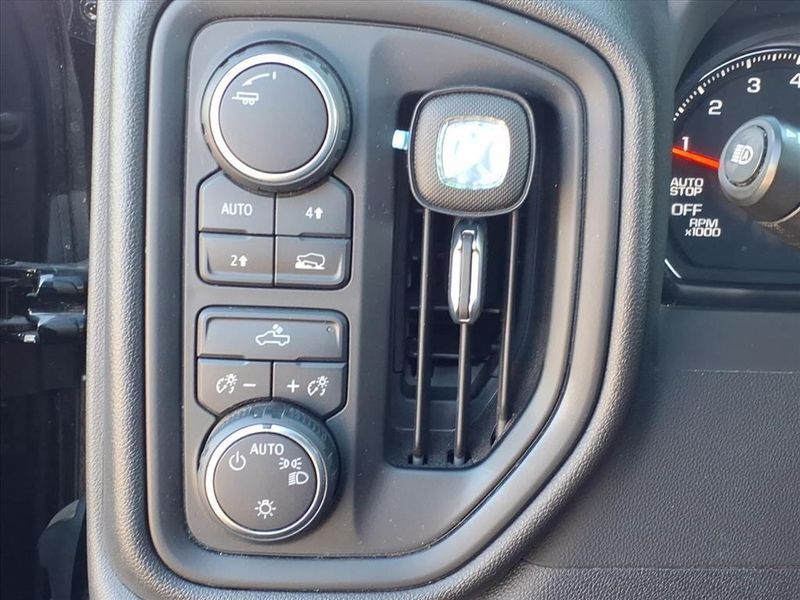 Used 2023 Chevrolet Silverado 1500 CustomImage 17