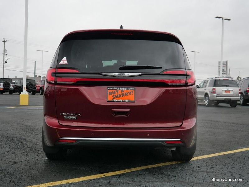 2023 Chrysler Pacifica Touring LImage 6