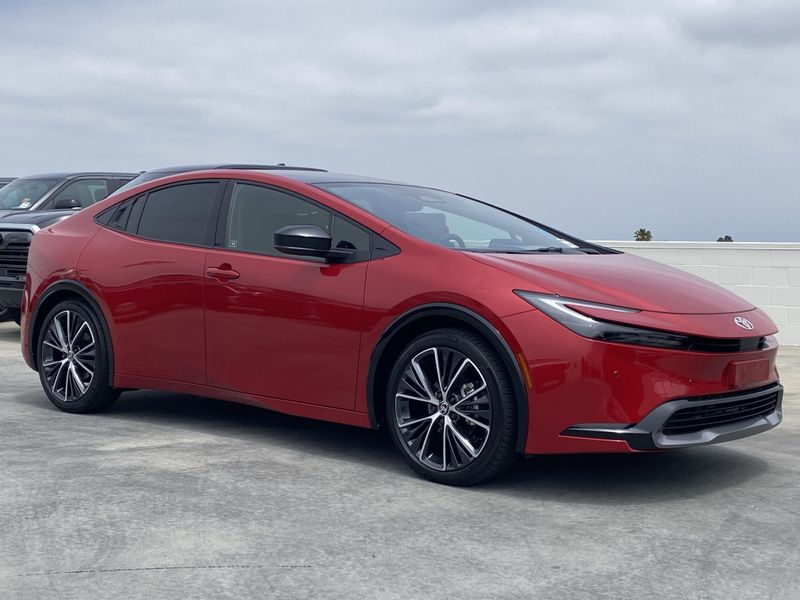 2025 Toyota Prius XLEImage 2