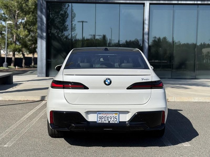 2025 BMW 7 Series 740iImage 7