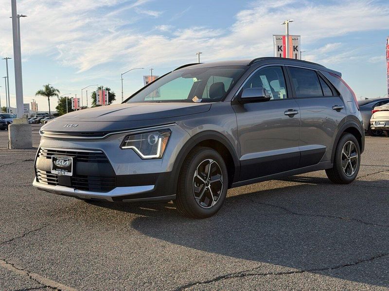 New 2026 Kia Niro EXImage 3