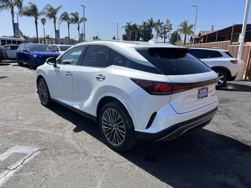 2025 Lexus RX 450h+ LuxuryImage 2